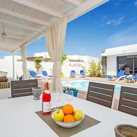 Playa Blanca Sleeps 6 Pool Air Con Wifi Βίλα *